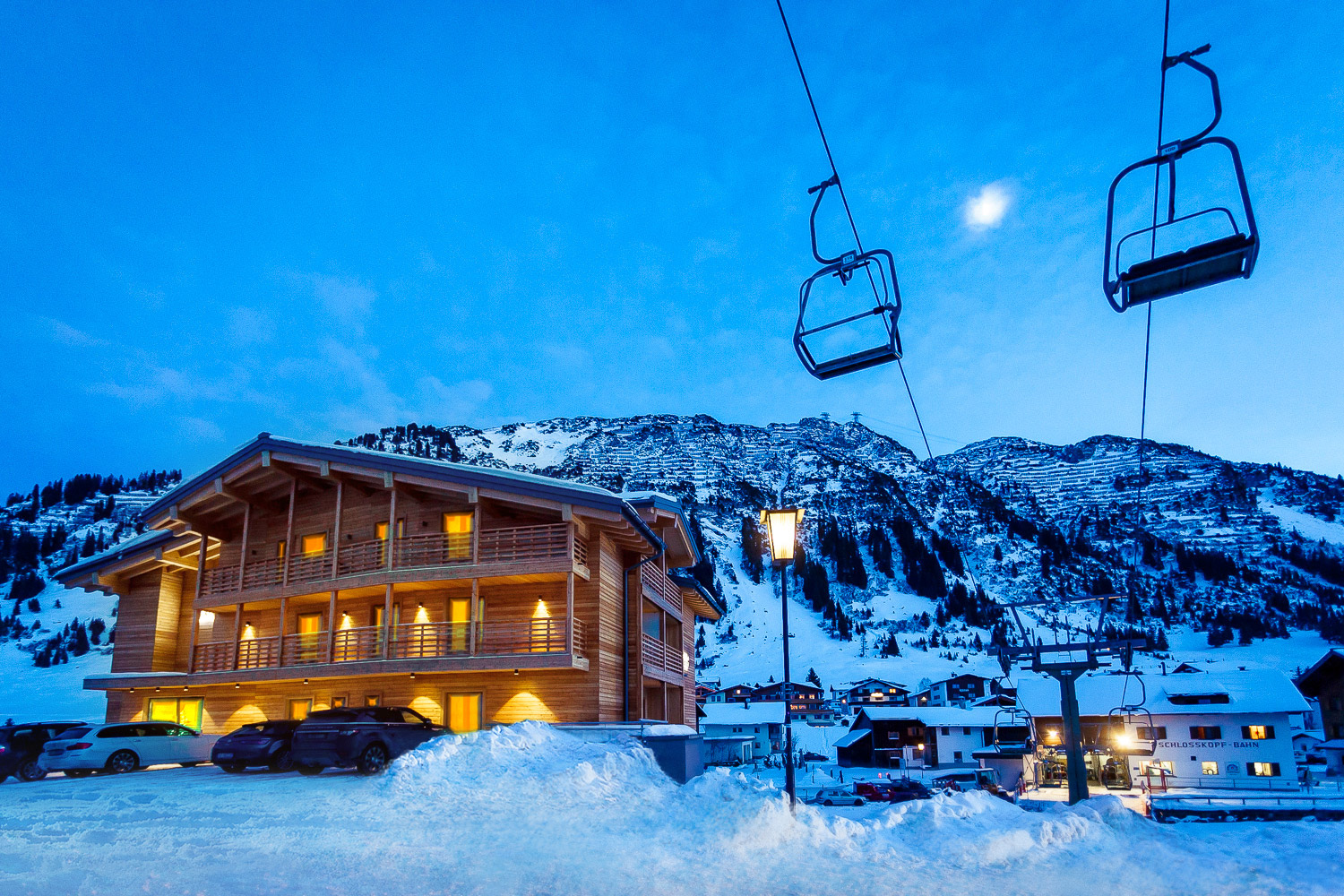 Enjoy an unforgettable stay at the Apart-Hotel Laurus in Lech am Arlberg